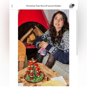 UO Christmas Tree hors d’oeuvres 🎄